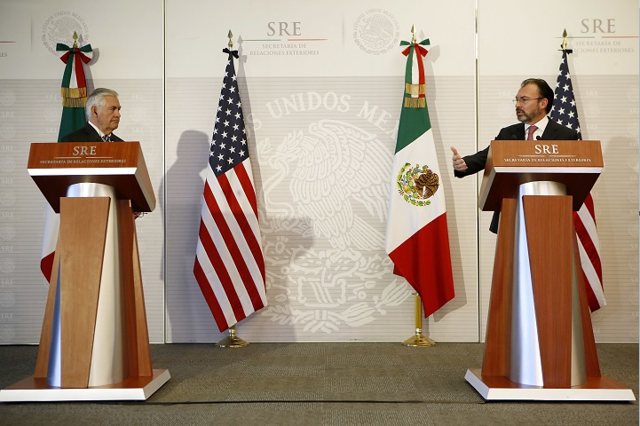 Rex Tillerson, secretario de Estado de Estados Unidos, y Luis Videgaray, secretario de Relaciones Exteriores de México ofrecen conferencia de prensa (AP)