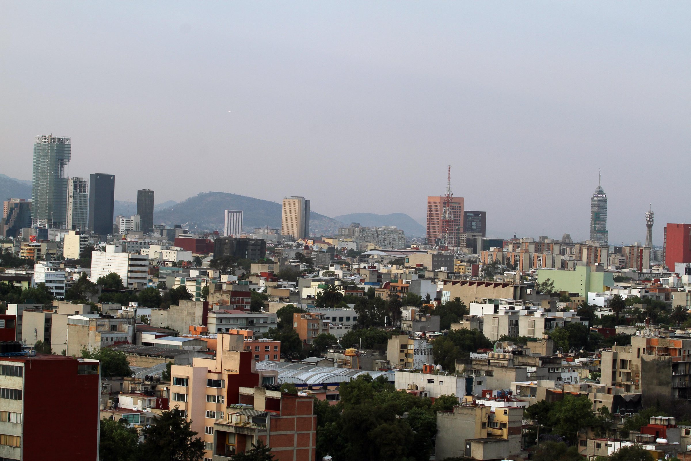 La Ciudad de México es afectada por fuertes vientos; el número de emergencias 911 atenderá caídas de árboles y espectaculares