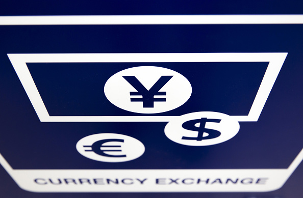 Imagen ilustrativa con el símbolo de las divisas yen japonés, el euro y el dólar estadounidense (Getty Images)