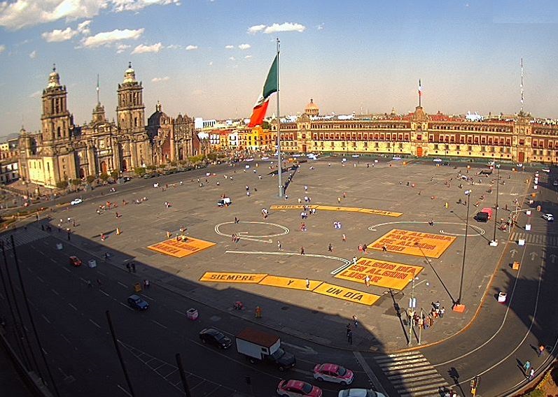 Fotografía que muestra la Plaza de la Constitución, en la Ciudad de México. (@webcamsdemexico)
