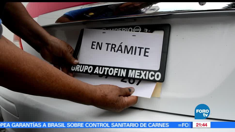 Más de 8 mil taxistas capitalinos circulan con placas de cartón