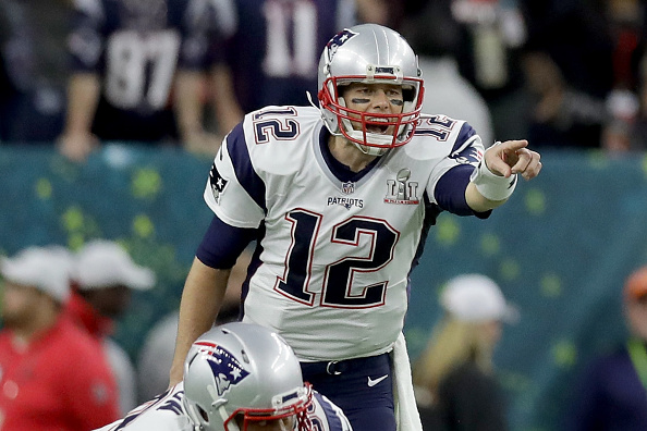 El quarterback, Tom Brady, reportó el robo del jersey al finalizar el juego del SB51 (GettyImages/Archivo)