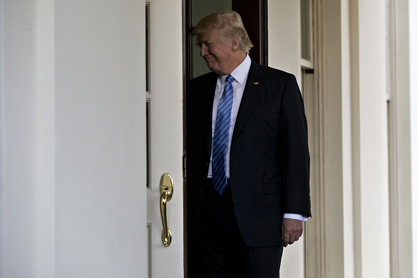 El presidente estadounidense, Donald Trump, entra en el ala oeste de la Casa Blanca en Washington, DC. (Getty Images/archivo)