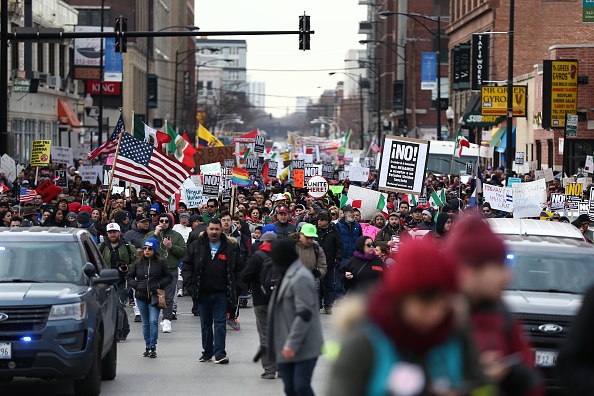 Miles de personas se manifestaron en contra de las medidas migratorias de Trump el 17 de febrero en Chicago. (Getty Images, archivo)