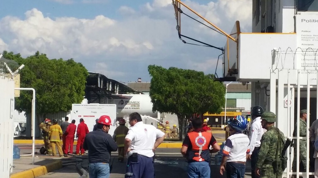 Explosión en la terminal de almacenamiento de Salamanca, Guanajuato. (Twitter @SaludGuanajuato)