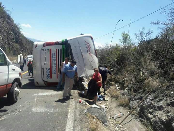 Se informó que 13 de las 17 personas que resultaron lesionadas fueron llevados a diferentes hospitales. (Noticieros Televisa)