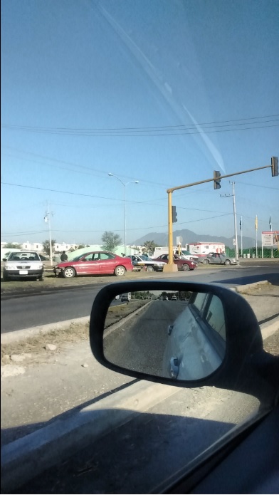 Choque en vialidades del municipio de Salinas Victoria, Nuevo León; regios desconocen los límites de velocidad (Twitter @danvicer)