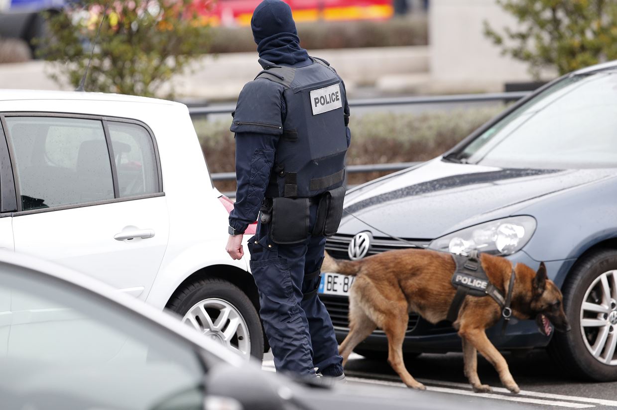 Las autoridades investigan su posible relación con el tiroteo en el aeropuerto de Orly. (AP)