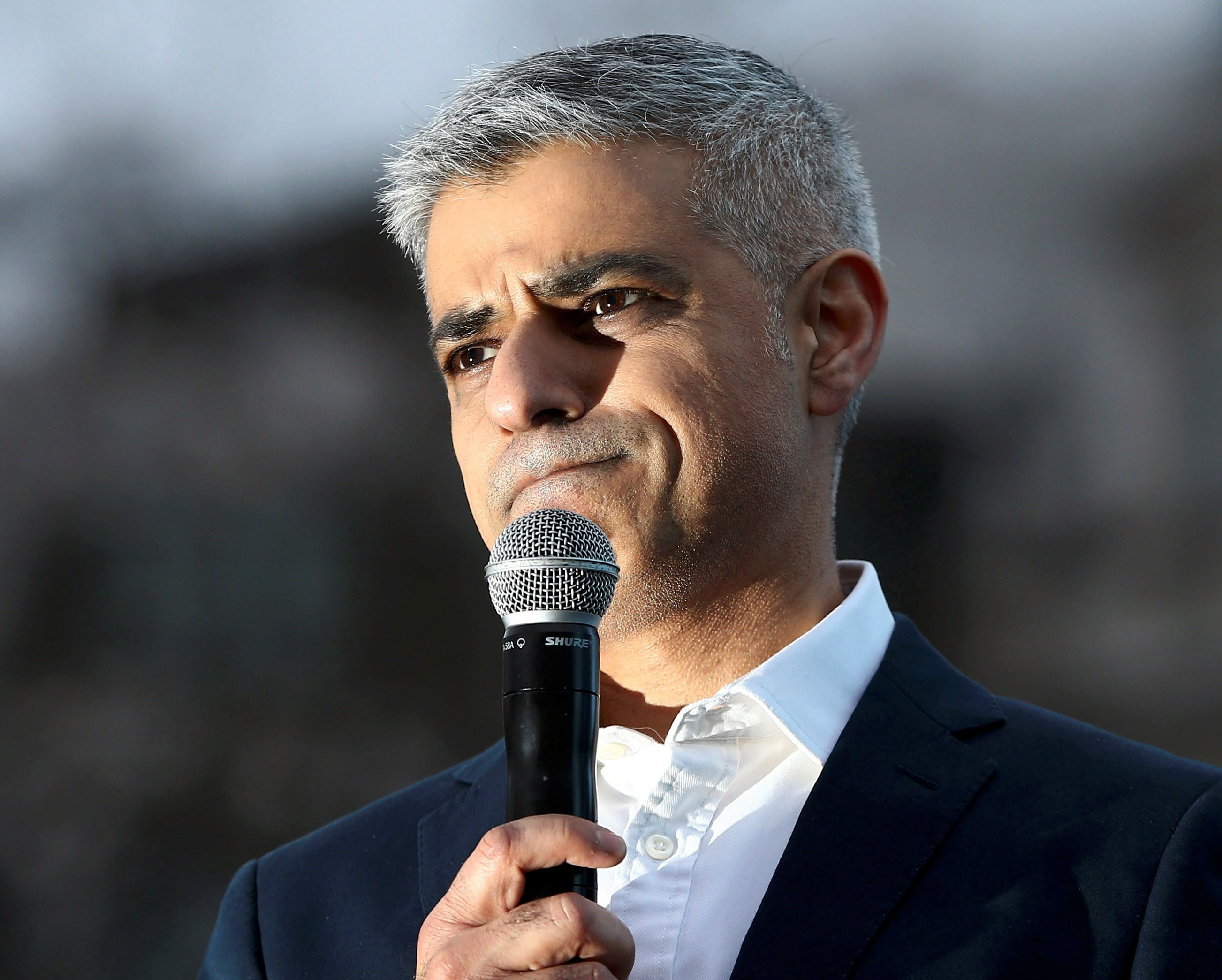 alcalde de Londres, Sadiq Khan, habla en Trafalgar Square, en Londres