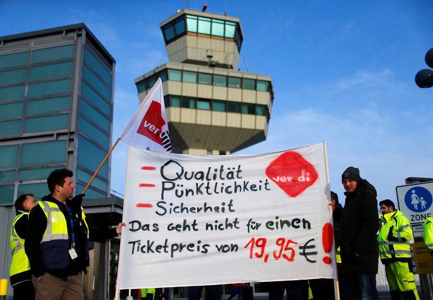 Los trabajadores piden un aumento salarial; el sindicato anunció que la huelga se extenderá hasta el miércoles. (Reuters)