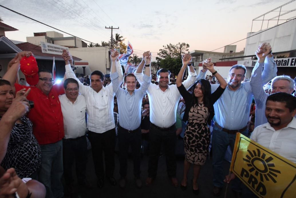 Dirigentes del PAN y PRD durante el registro de Antonio Echevarría García como candidato a gobernador del estado de Nayarit por la Alianza "Juntos por ti" (Twitter @RicardoAnayaC)