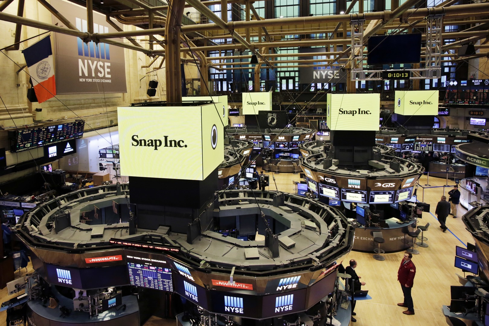 La Bolsa de Valores de Nueva York se vistió de amarillo para la salida a bolsa de Snap Inc (AP)