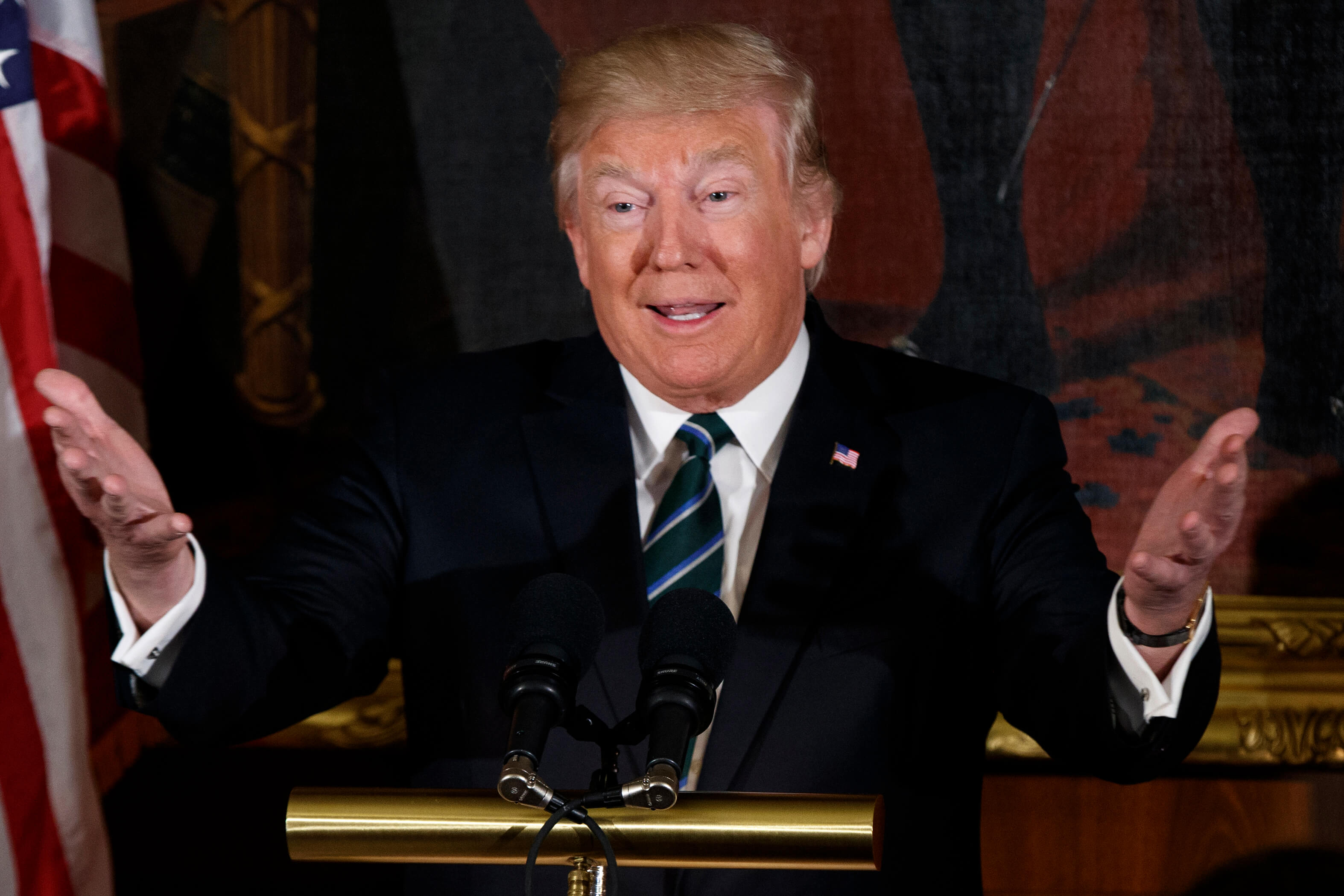 El presidente Donald Trump habla durante un almuerzo en el Capitolio en Washington. (AP)