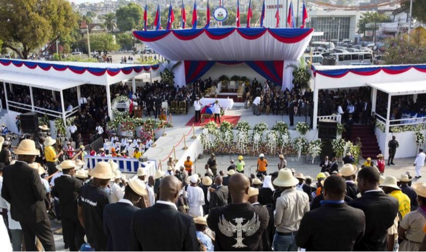 Haitianos dan el último adiós al expresidente René Préval