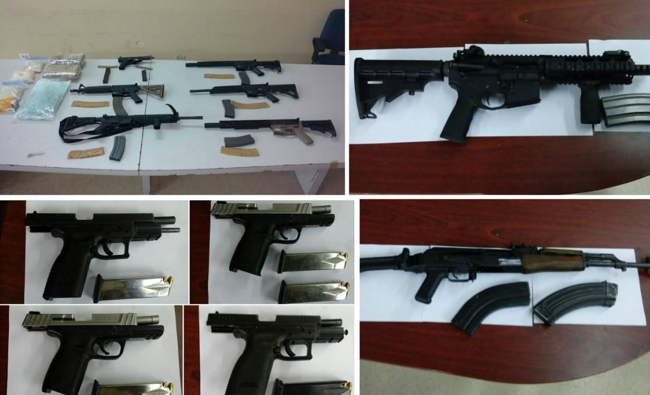Durante la captura fueron aseguradas diversas armas (Gobierno de Baja California)