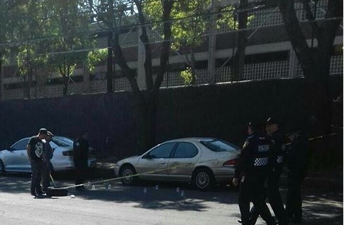 Una balacera se reportó esta tarde afuera de la Escuela Nacional Preparatoria No. 5 José Vasconcelos de la UNAM, ubicada en Calzada del Hueso 729. (Centro Regulador de Urgencias y Emergencias CRUE)