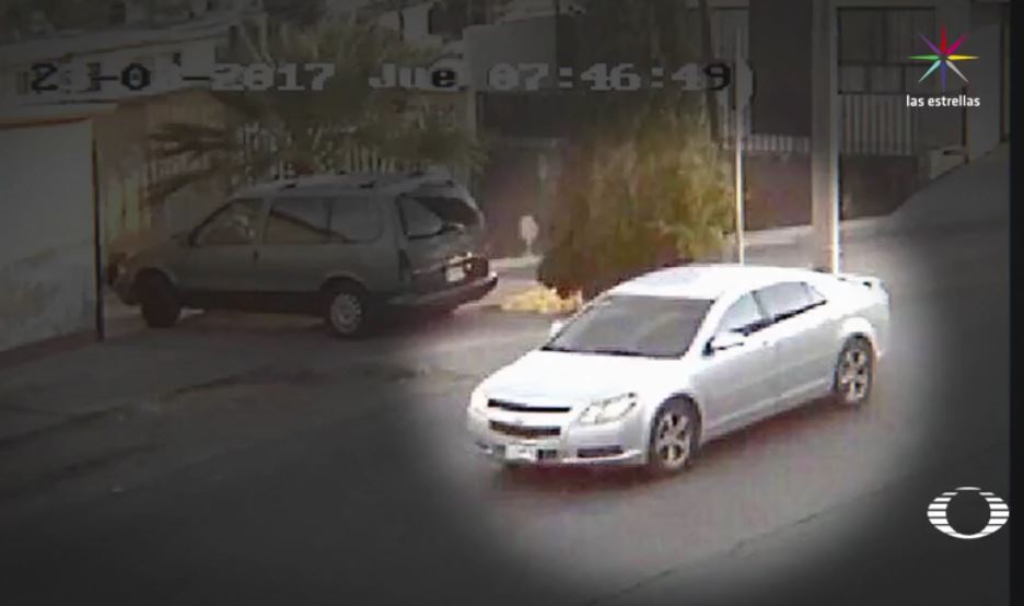 La Fiscalía de Justicia de Chihuahua difunde la fotografía de un automóvil gris que, se presume, fue utilizado por el asesino de la periodista Miroslava Breach y niega que exista algún sospechoso detenido vinculado al crimen. (Noticieros Televisa)