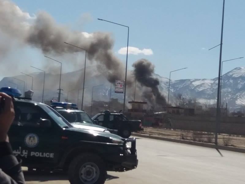 Varios suicidas talibanes atacaron las instalaciones policiales de Kabul, en Afganistán. (Twitter: @pajhwok)
