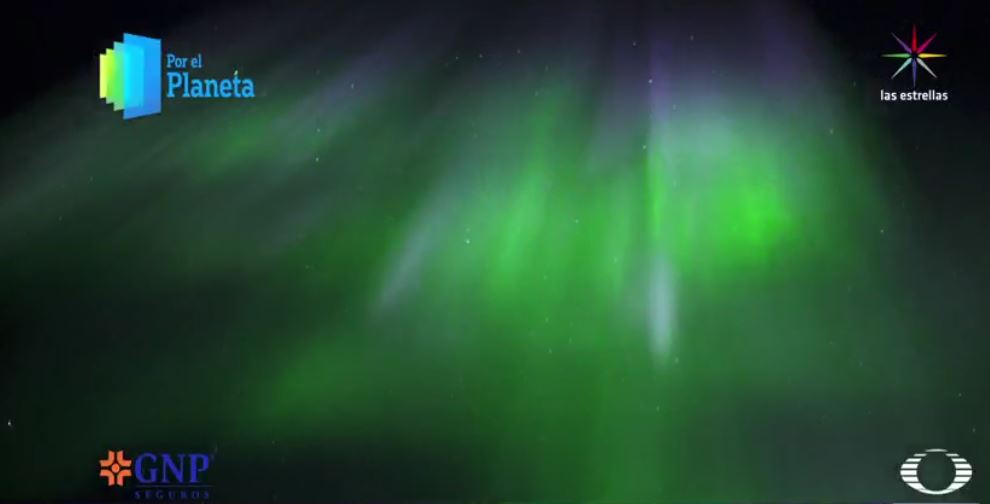 Aurora boreal que ilumina el cielo de Kaktovik, en Alaska (Por el Planeta/Noticieros Televisa)