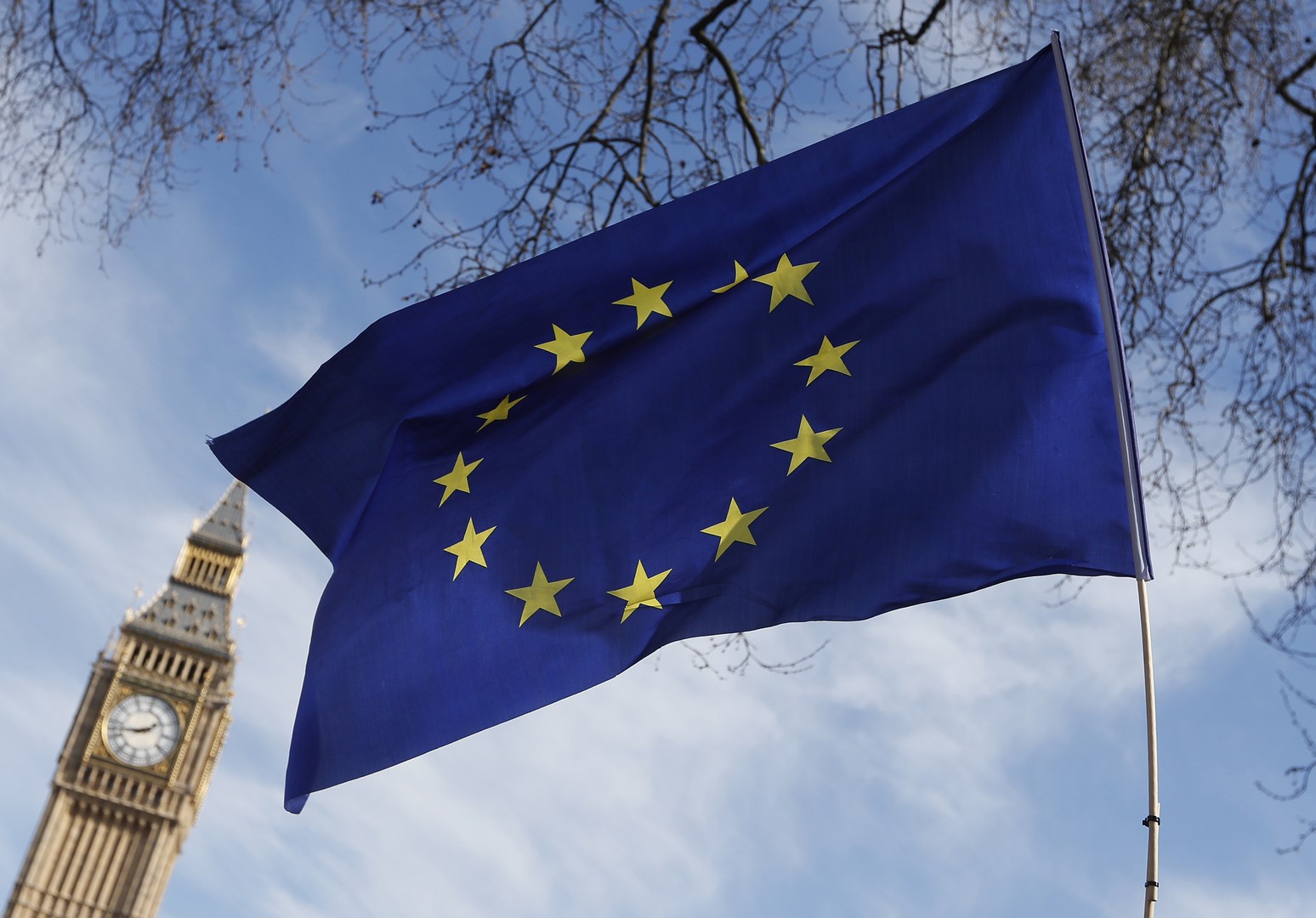 Bandera de la Union Europea ondea en Londres