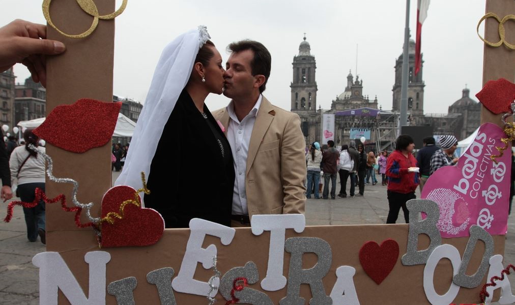 Este sábado 25 de marzo, más de dos mil 16 parejas se darán "el sí" en la plancha del Zócalo capitalino