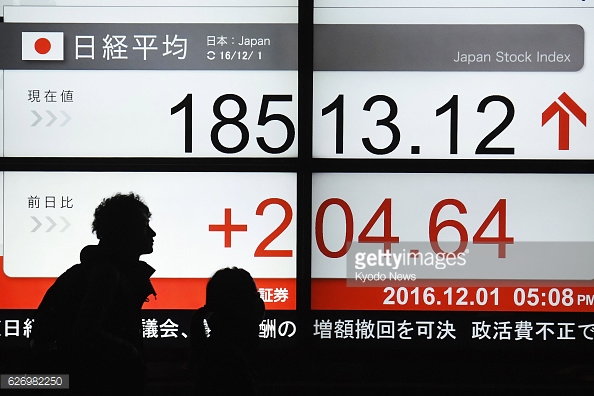 Tablero de la Bolsa de Tokio. Especialistas consideran que el mercado nipón puede romper su récord. (Getty Images)