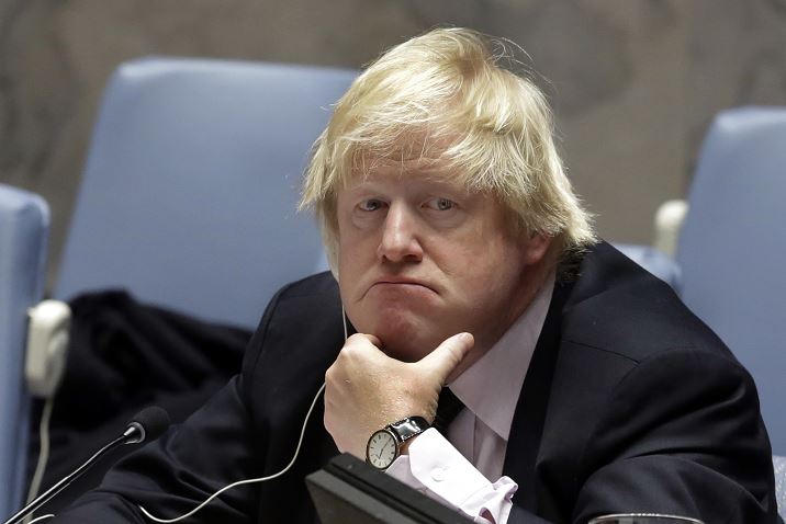 El ministro británico de Relaciones Exteriores, Boris Johnson, escucha a los delegados en el Consejo de Seguridad de las Naciones Unidas sobre Somalia. (AP)