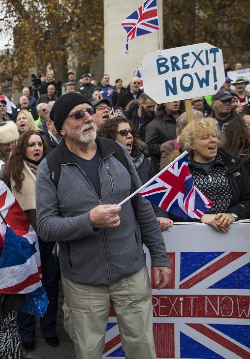 Ciudadanos británicos permanecen a la expectativa al comienzo de un periodo de dos años en que el Gobierno británico y la UE esperan acordar los términos de la salida de Reino Unido (Getty Images)