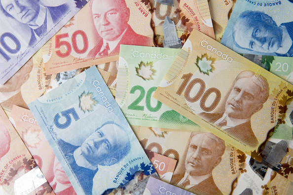 Imagen ilustrativa con billetes canadienses (Getty Images)