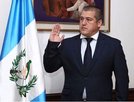 El titular de la Secretaría de Bienestar Social (SBS), Carlos Rodas, tiene prohibido salir de Guatemala. (@ronyveliz692)