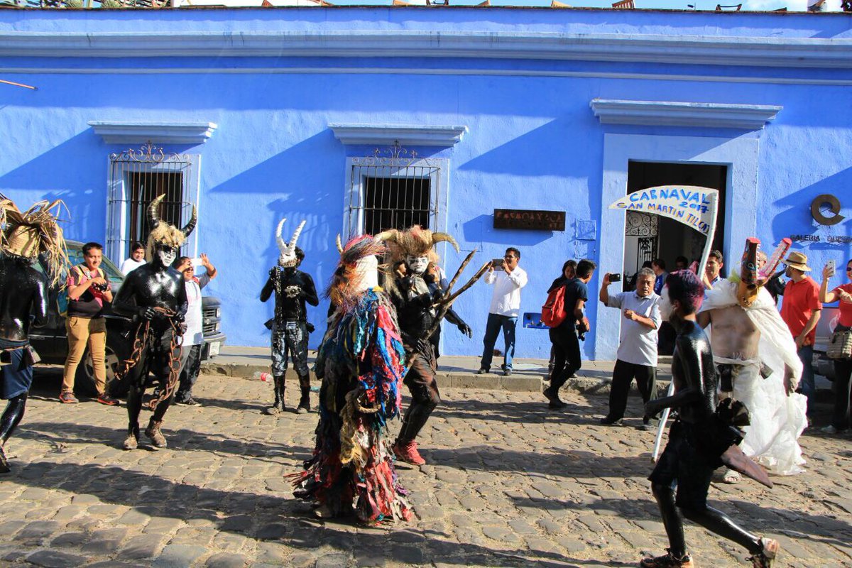 En el carnaval participan personajes de la cosmogonía indígena como diablos, guerreros o negritos. (Twitter: @TeInvitoaOaxaca)