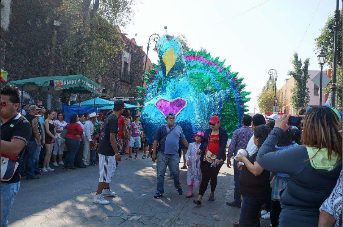 Familias en Xochimilco se preparan para participar en el Carnaval; el tema central de la fiesta será las tradiciones de la demarcación (Twitter @DelegacionXochi)
