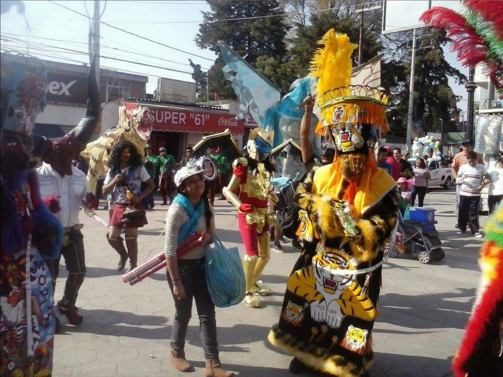 Familias en Xochimilco se preparan para participar en el Carnaval; el tema central de la fiesta será las tradiciones de la demarcación (Twitter @DelegacionXochi)