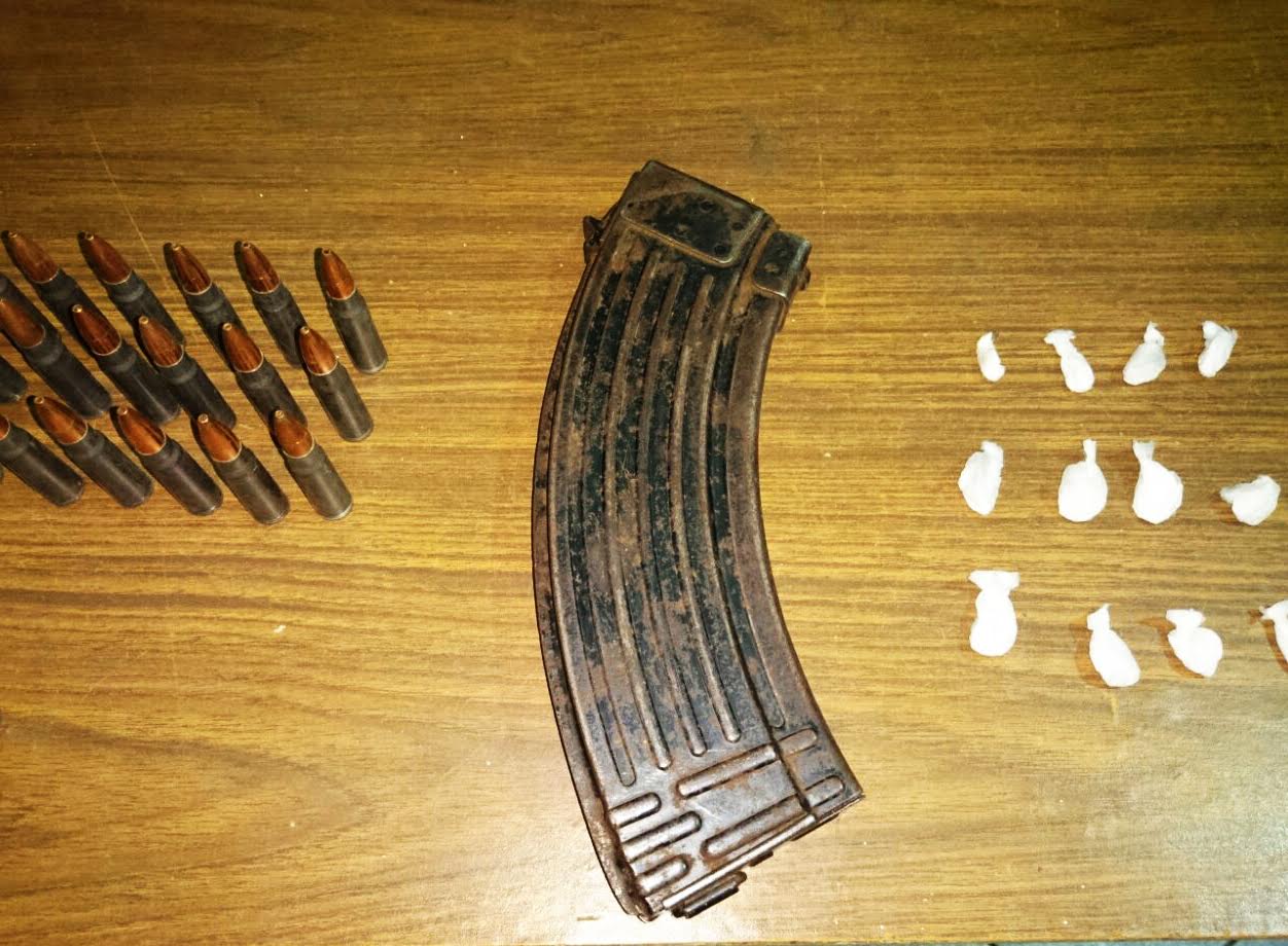 Oficiales de la PESP aseguraron un fusil AK-47 con 19 cartuchos útiles