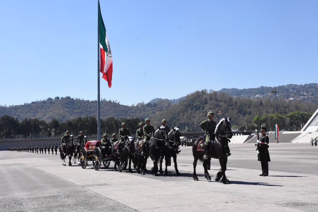 Ceremonia de Honores Fúnebres al extinto general Antonio Riviello Bazán en el Heroico Colegio Militar (@SEDENAmx)