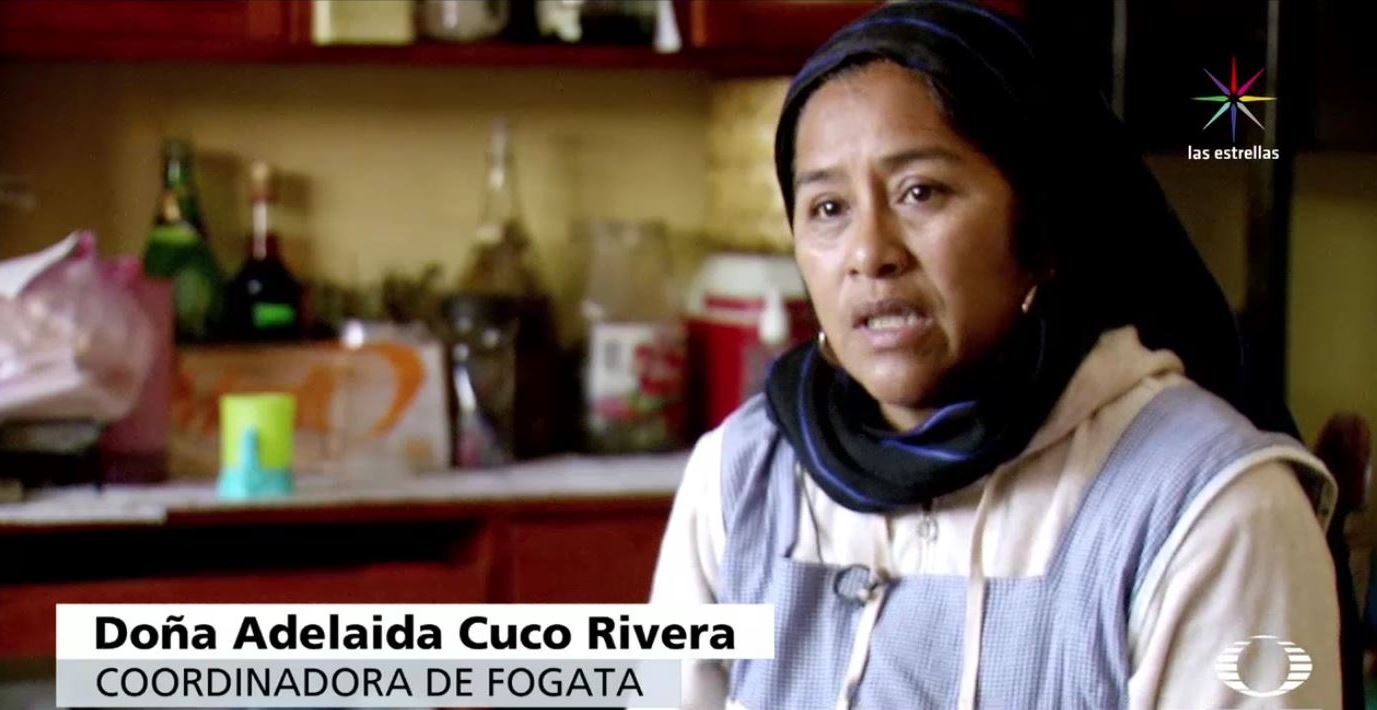 Había un problema muy fuerte dentro de la comunidad, la extorsión, el saqueo del bosque, recuerda doña Adelaida Cuco Rivera, coordinadora de fogata (Noticieros Televisa)