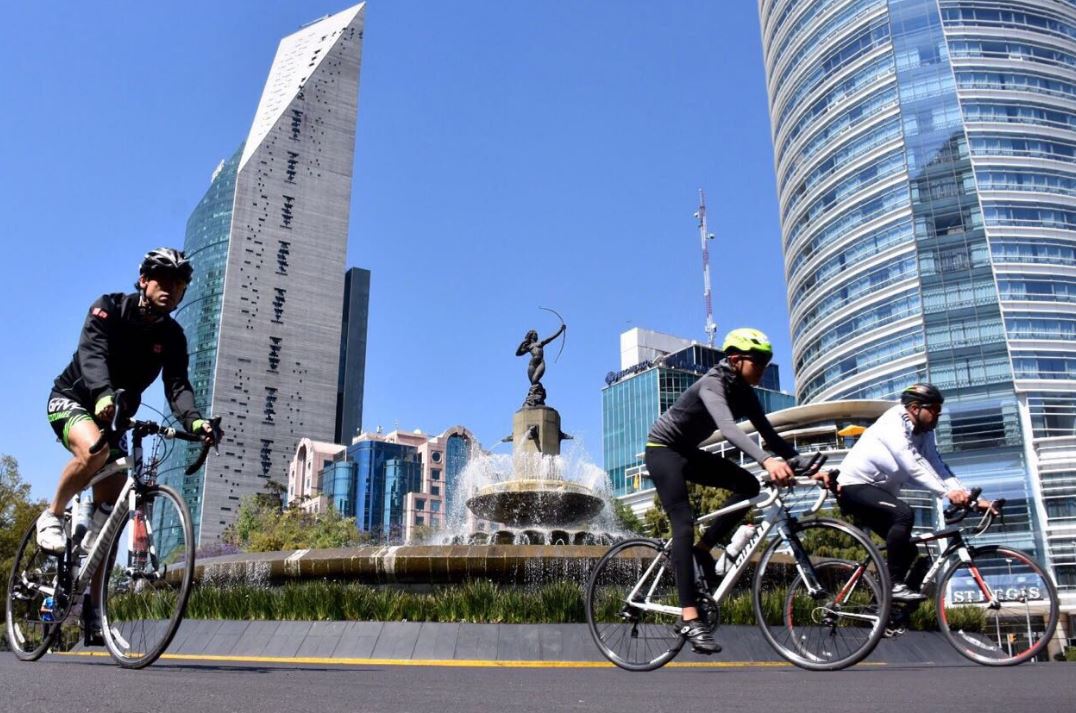 ciclistas en la ciudad de mexico