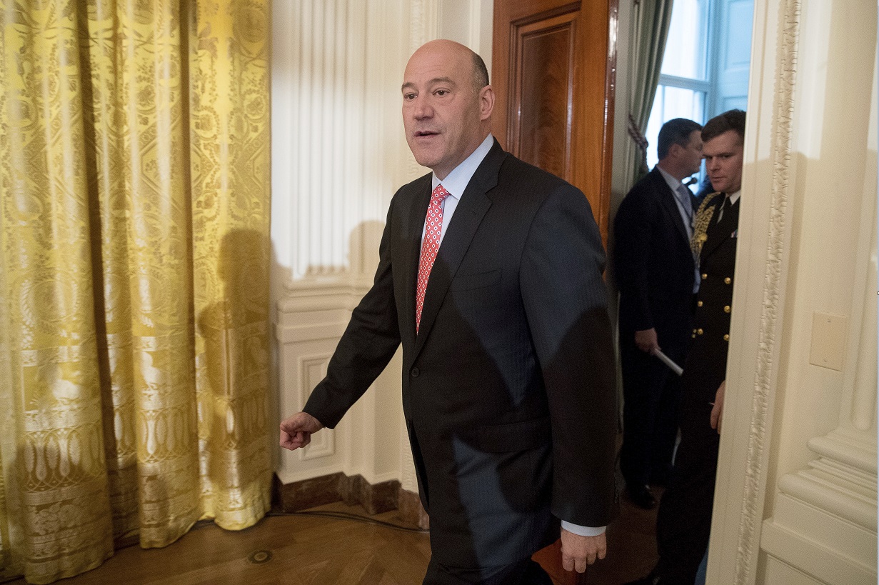 Gary Cohn llega a la Casa Blanca; el asesor económico dice que Trump está dispuesto a negociar la nueva ley de salud entre los legisladores conservadores (AP, archivo)
