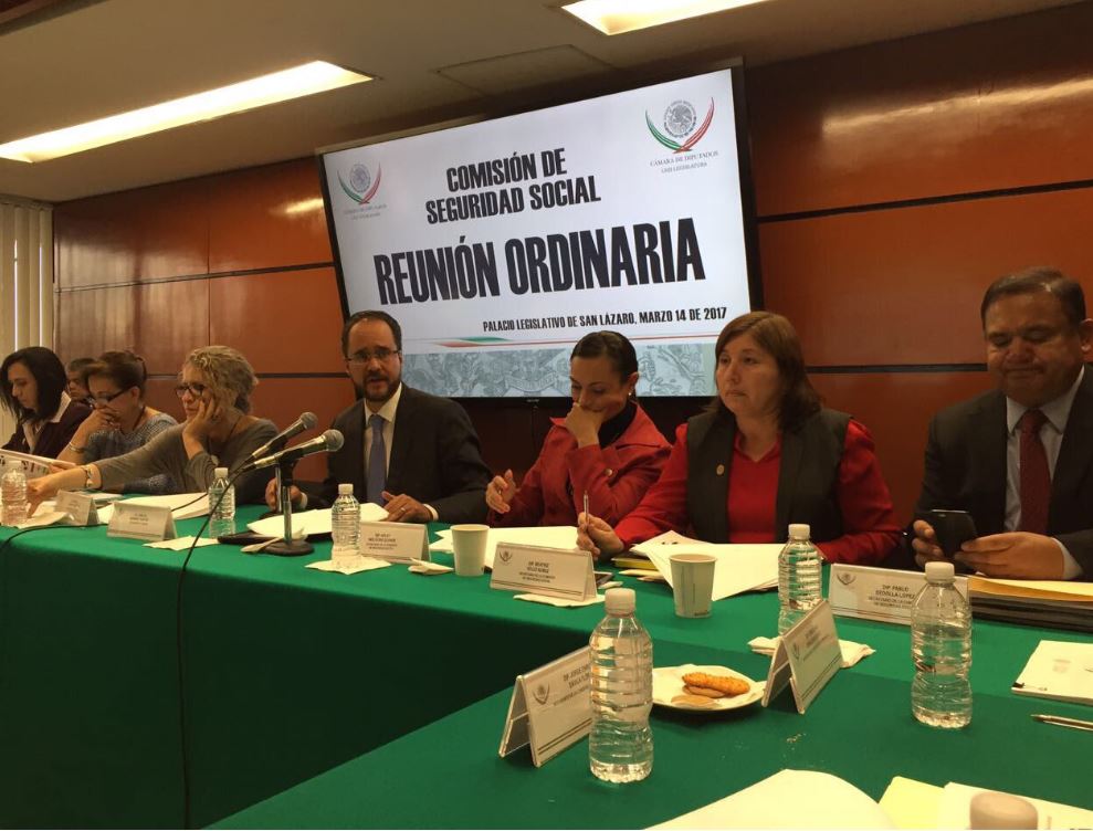 El presidente de la Consar, Carlos Ramírez, se reunió con la Comisión de Seguridad Social de la Cámara de Diputados (Twitter/@CONSAR_mx)