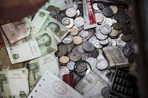 Las ventas netas de divisas realizadas por el Banco Popular de China ascendieron a 58,100 millones de yuanes . (Getty Images)