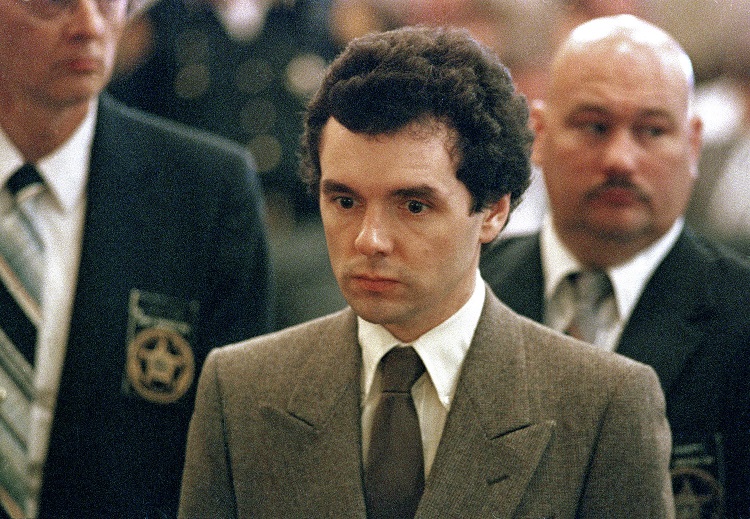 El Ángel de la Muerte comparecen en juicio, en 1987; Donald Harvey muere por una agresión dentro de prisión (AP, archivo)