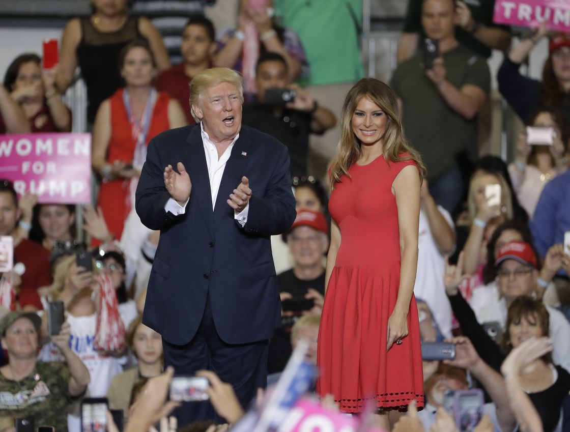 Donald y Melania Trump (AP, archivo)