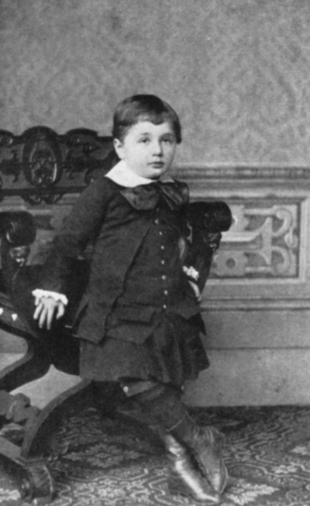 El matemático alemán, Albert Einstein (1879-1955), posa para una fotografía cuando era niño (Getty Images)