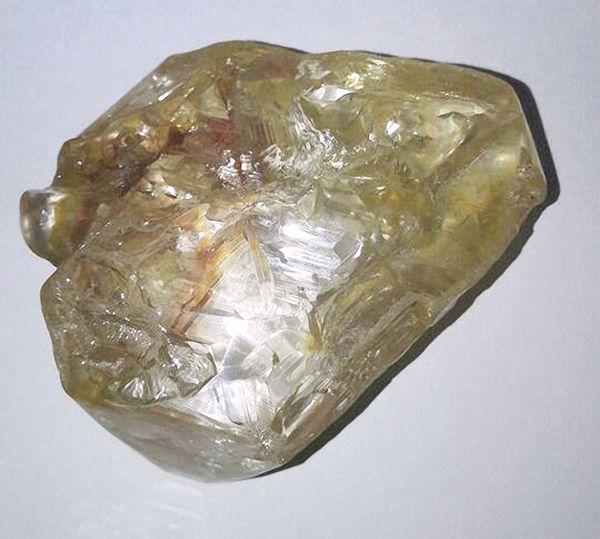 El diamante fue hallado en la provincia de Kono, Sierra Leona.