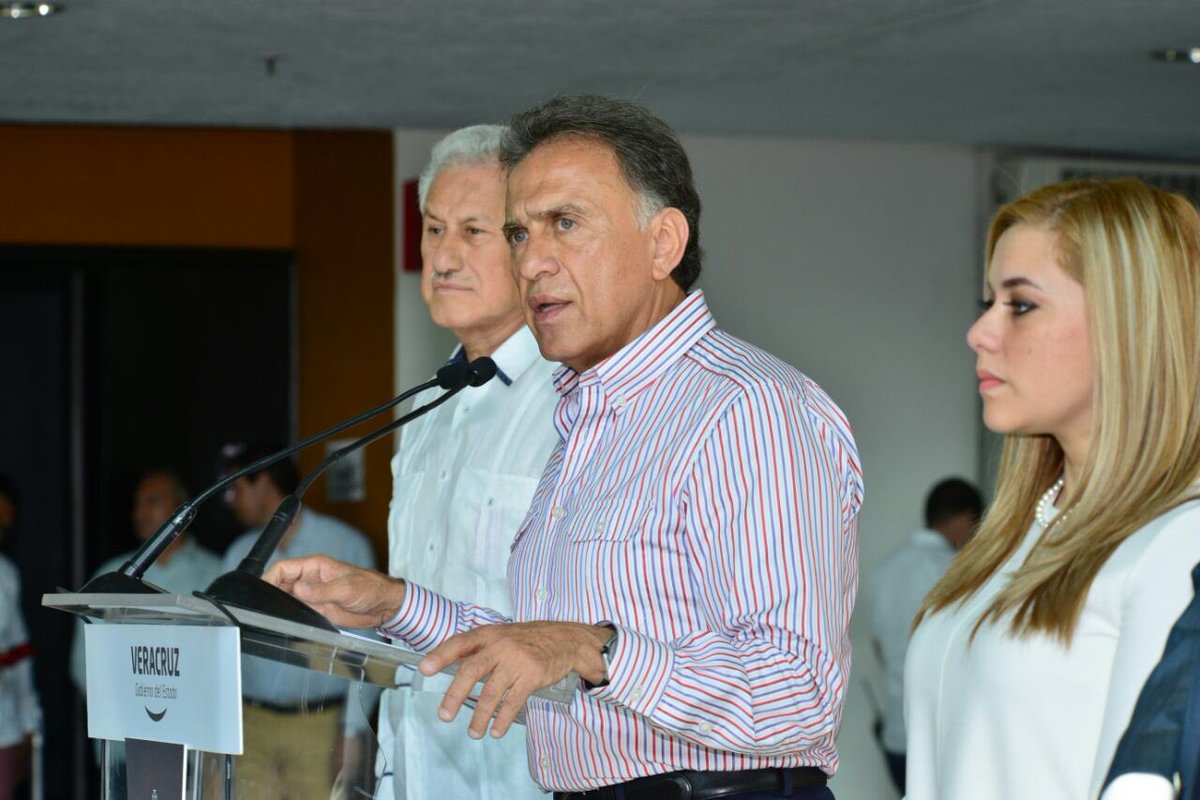 Miguel Ángel Yunes, Linares, gobernador de Veracruz. (Twitter @YoconYunes, Archivo)