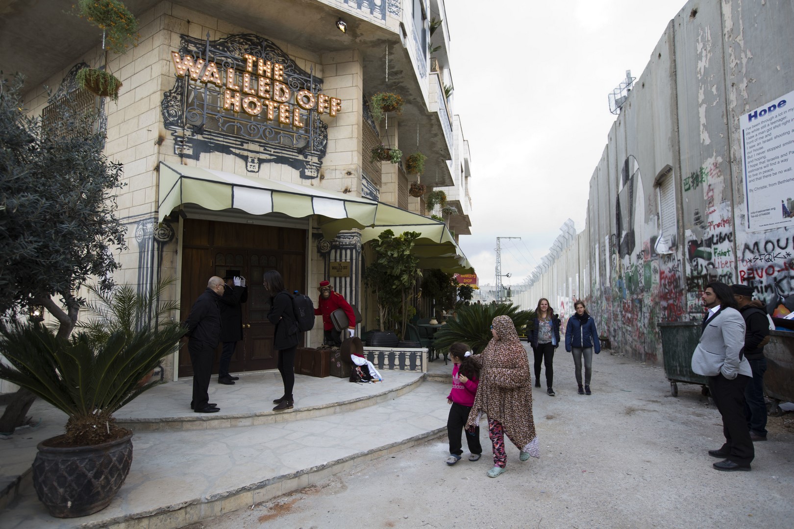 El hotel ‘The Walled Off’ estará abierto al público desde el próximo 11 de marzo. (AP)