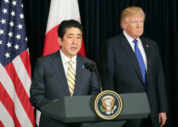 El presidente de Estados Unidos, Donald Trump, y el primer ministro de Japón, Shinzo Abe, durante una conferencia de prensa