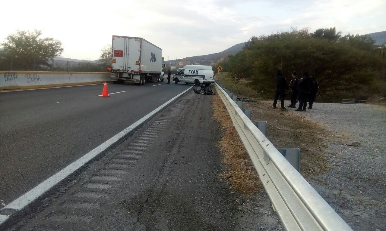 Encuentran restos humanos en la Autopista del Sol (Noticieros Televisa)