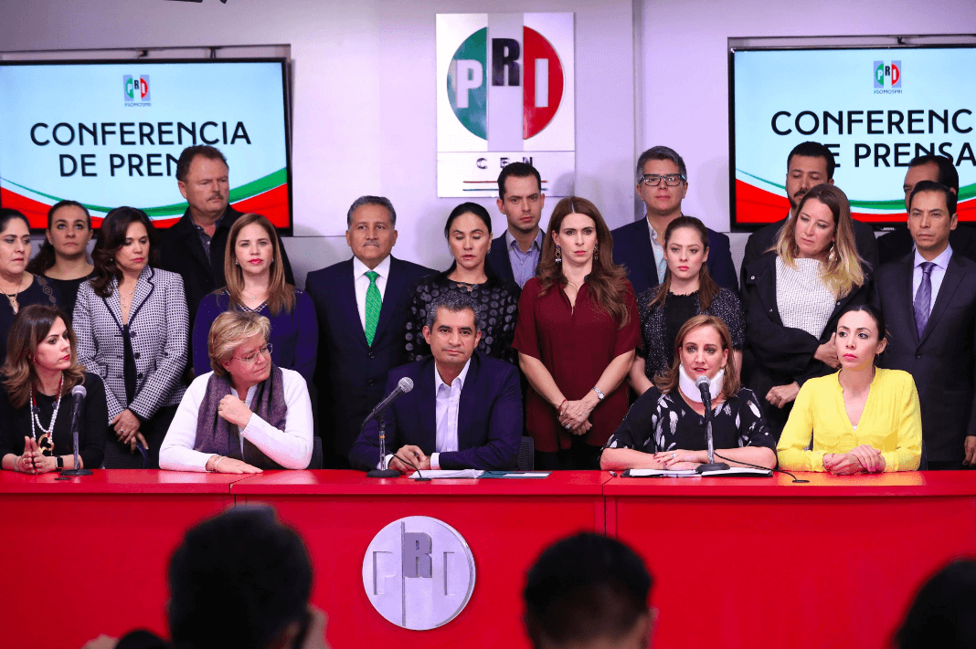 Enrique Ochoa, presidente del PRI, durante la conferencia de prensa. (@EnriqueOchoaR)