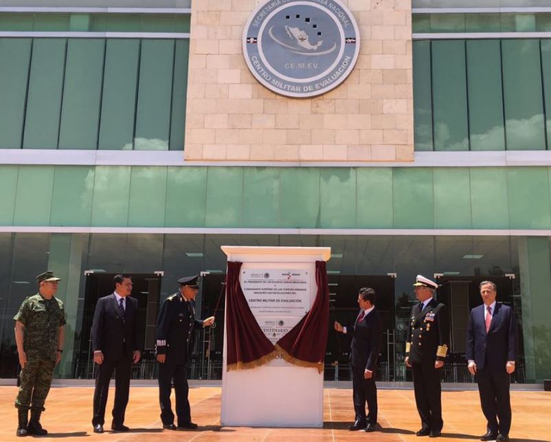Enrique Peña Nieto inaugura el Centro Militar de Evaluación en el Campo Militar 1-A en Naucalpan, Estado de México (Twitter @Sedenamx)